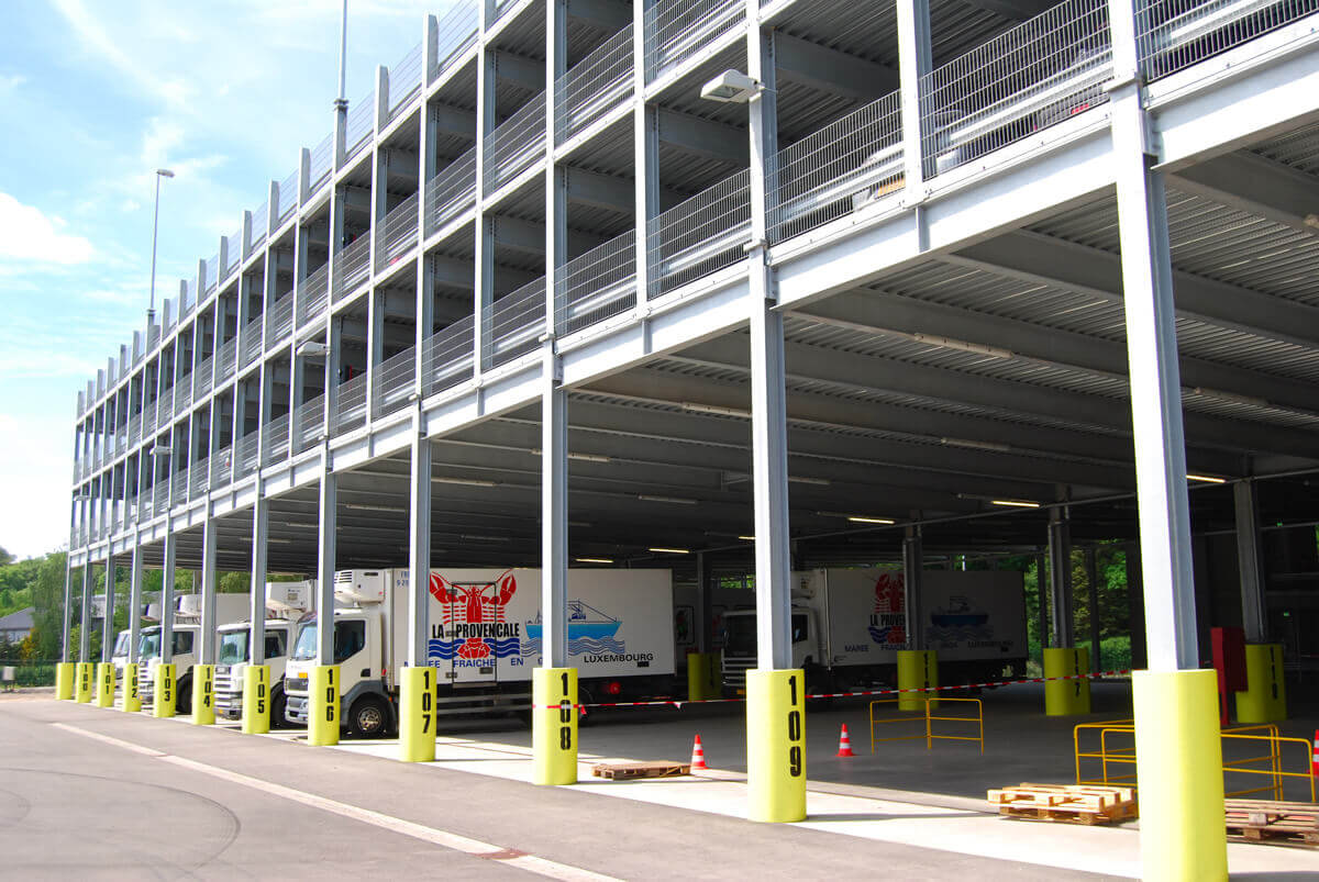 Il parcheggio è progettato per accogliere la flotta dei furgoni e dei veicoli commerciali