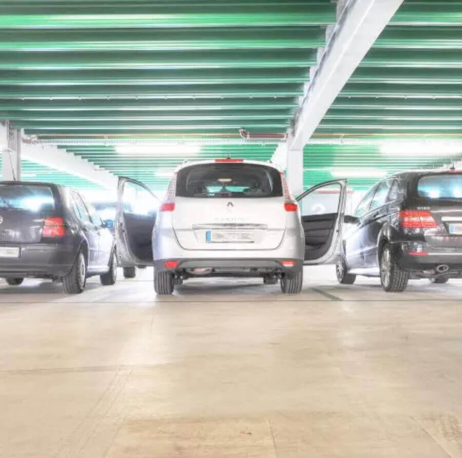 La manutenzione regolare del pavimento di un parcheggio ne preserva l'estetica e la sicurezza anche dei pedoni